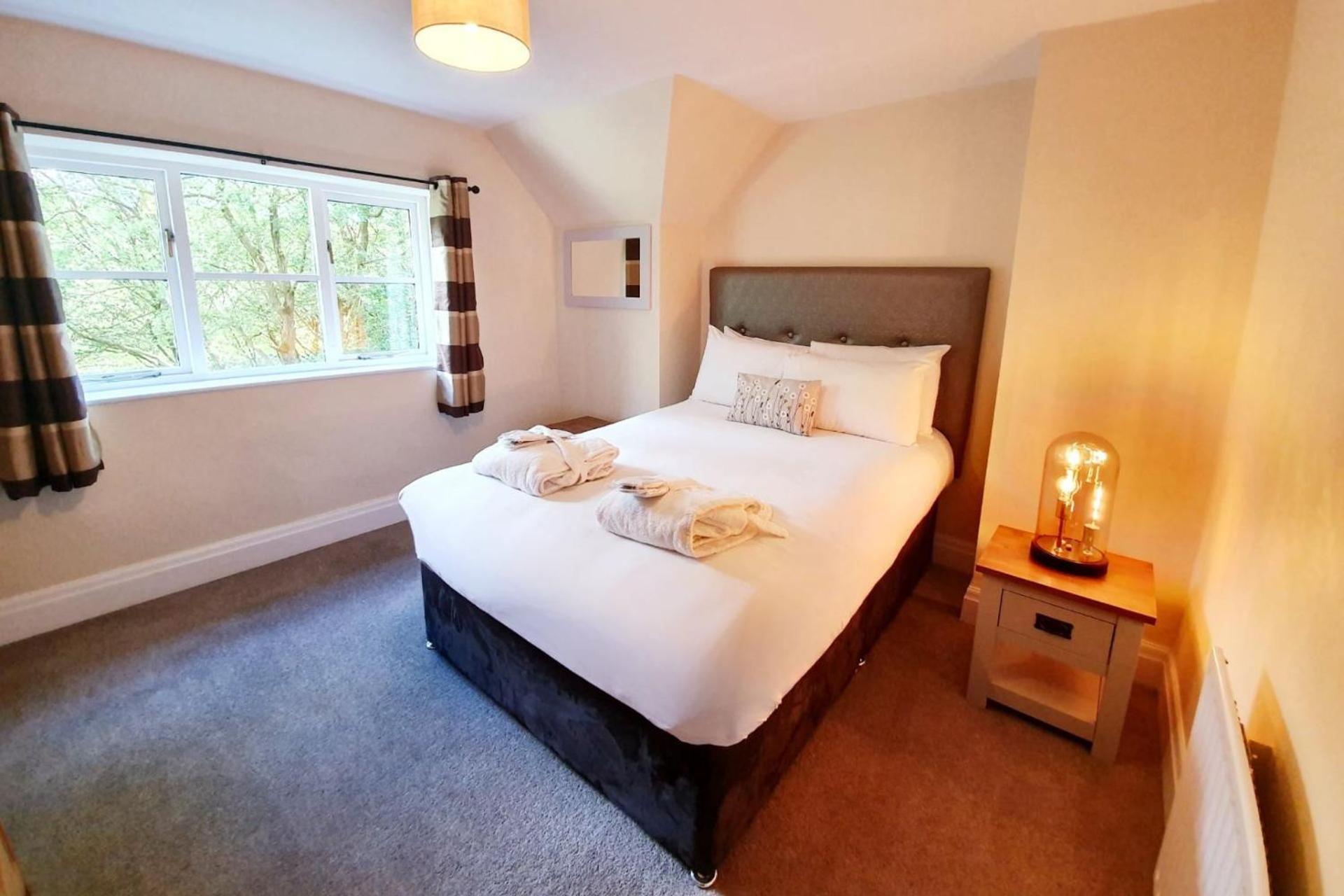 Woodland 3 bed Chalet hot tub
